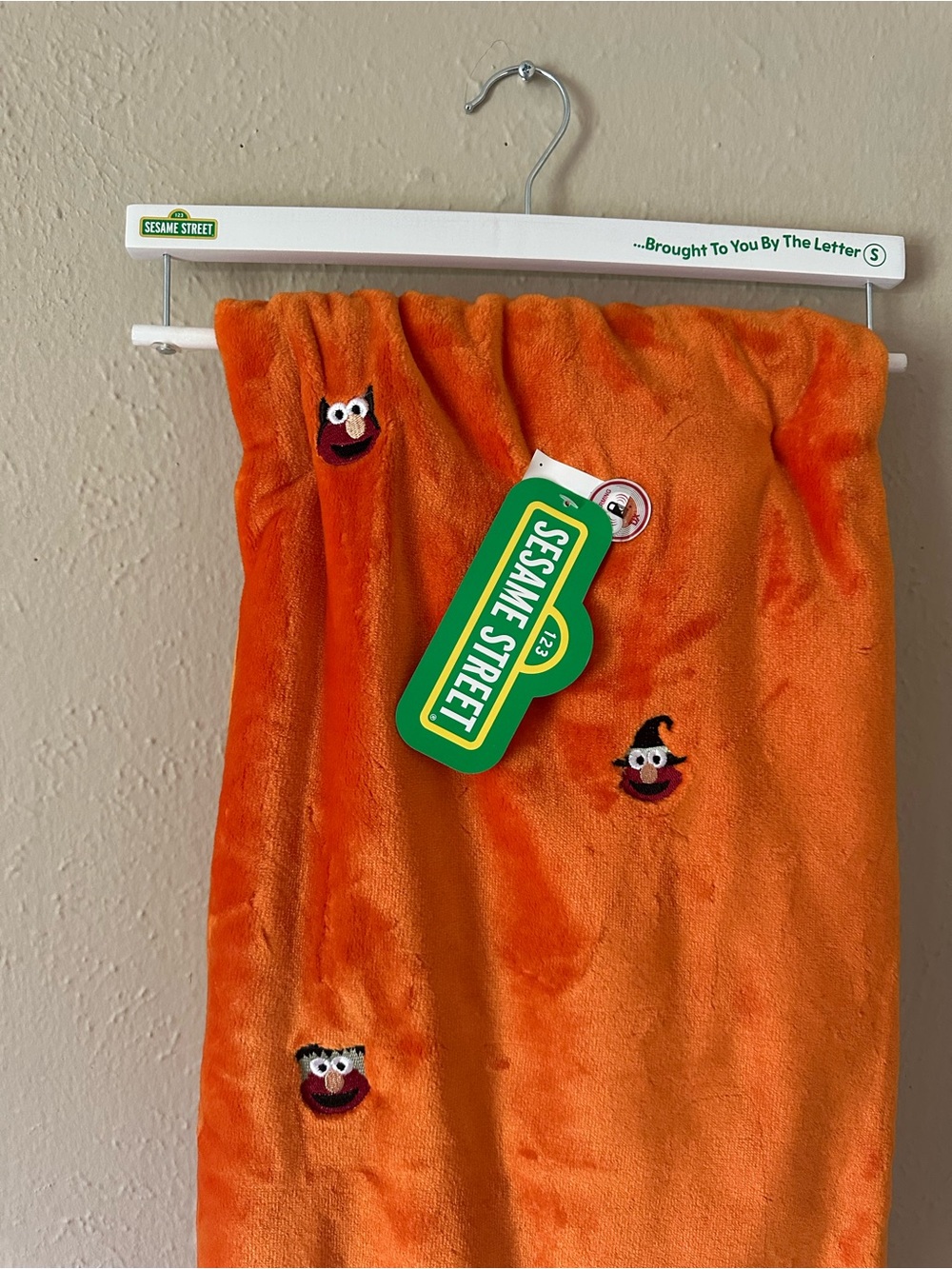 Sesame Street Orange Plush Blanket with Character Embroideries - Picture 3 of 4